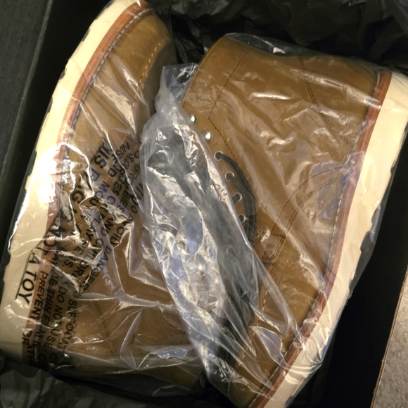 Boots - Picture 4 of 7